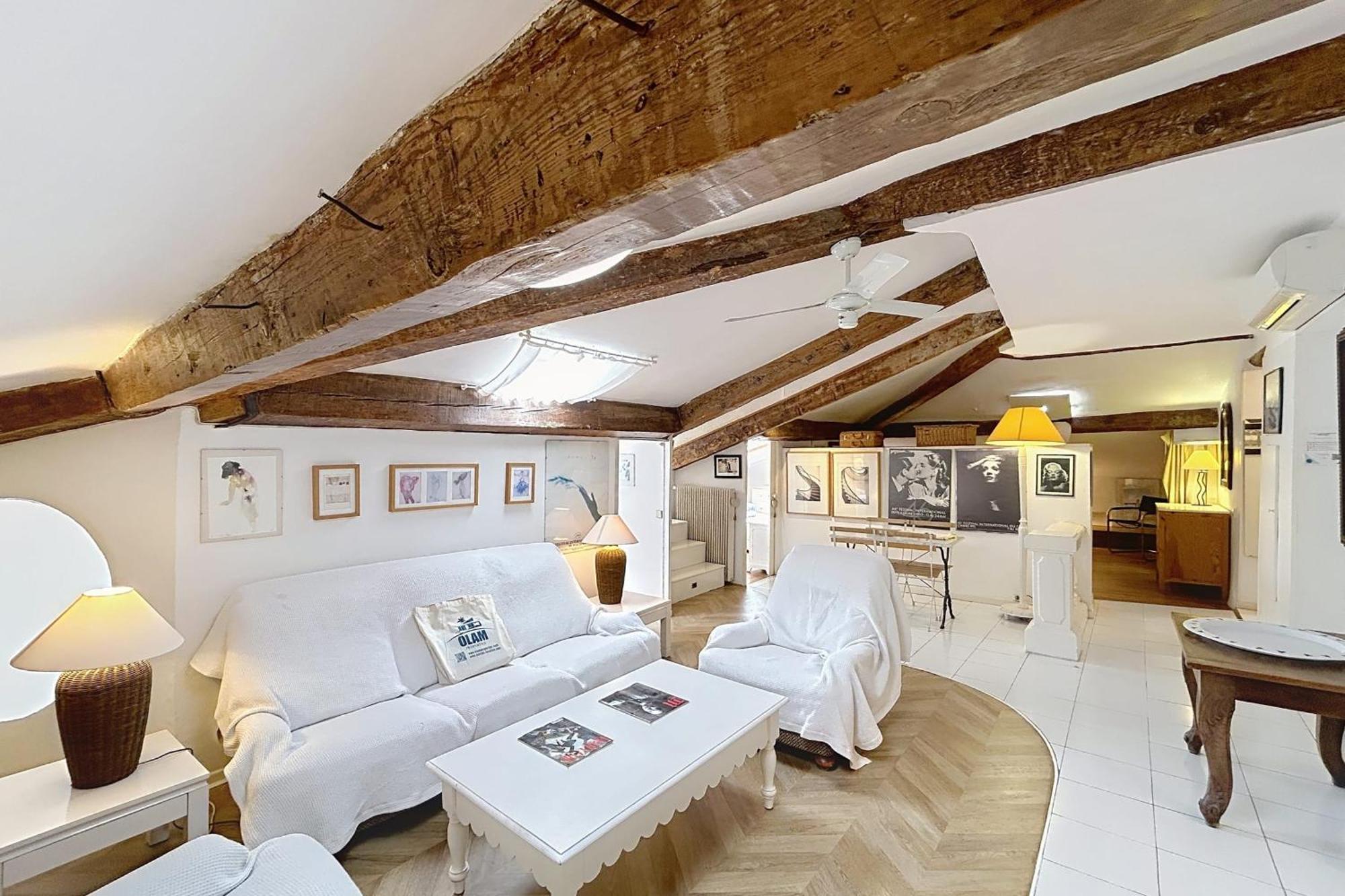 3-bedroom Loft 3 Minutes From The Center Apartment